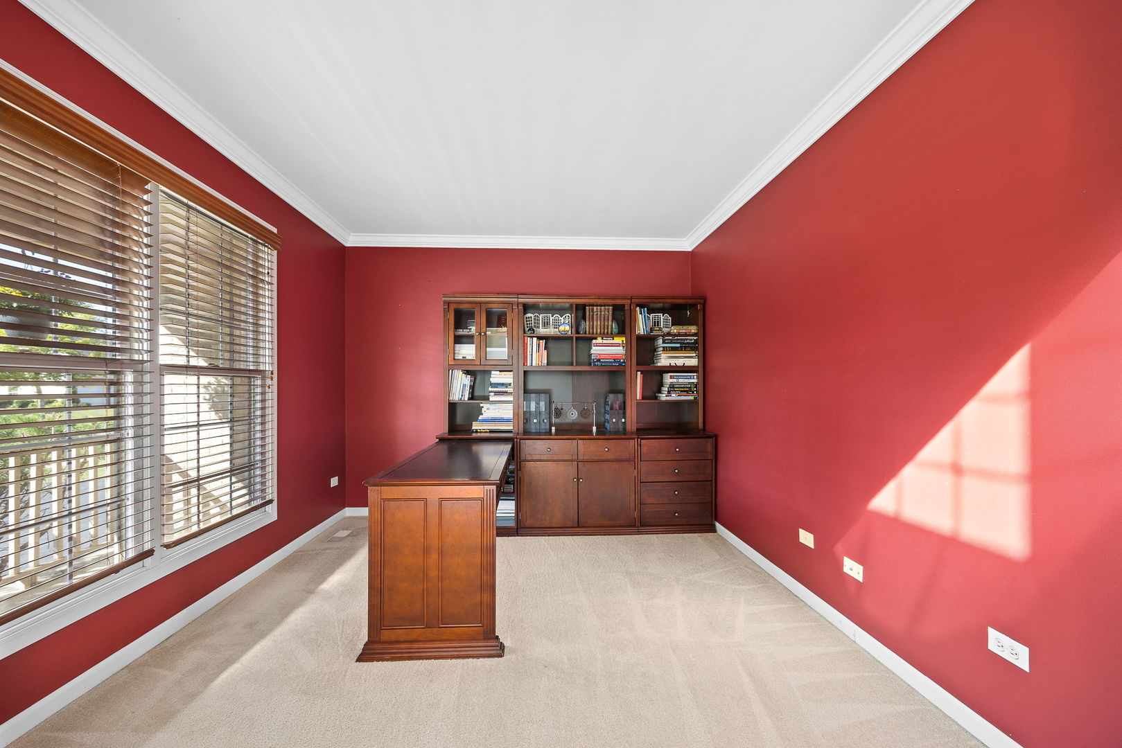 719 Pinecreek Drive, North Aurora, IL 60542