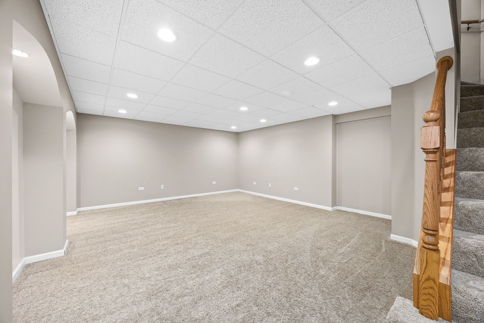 719 Pinecreek Drive, North Aurora, IL 60542