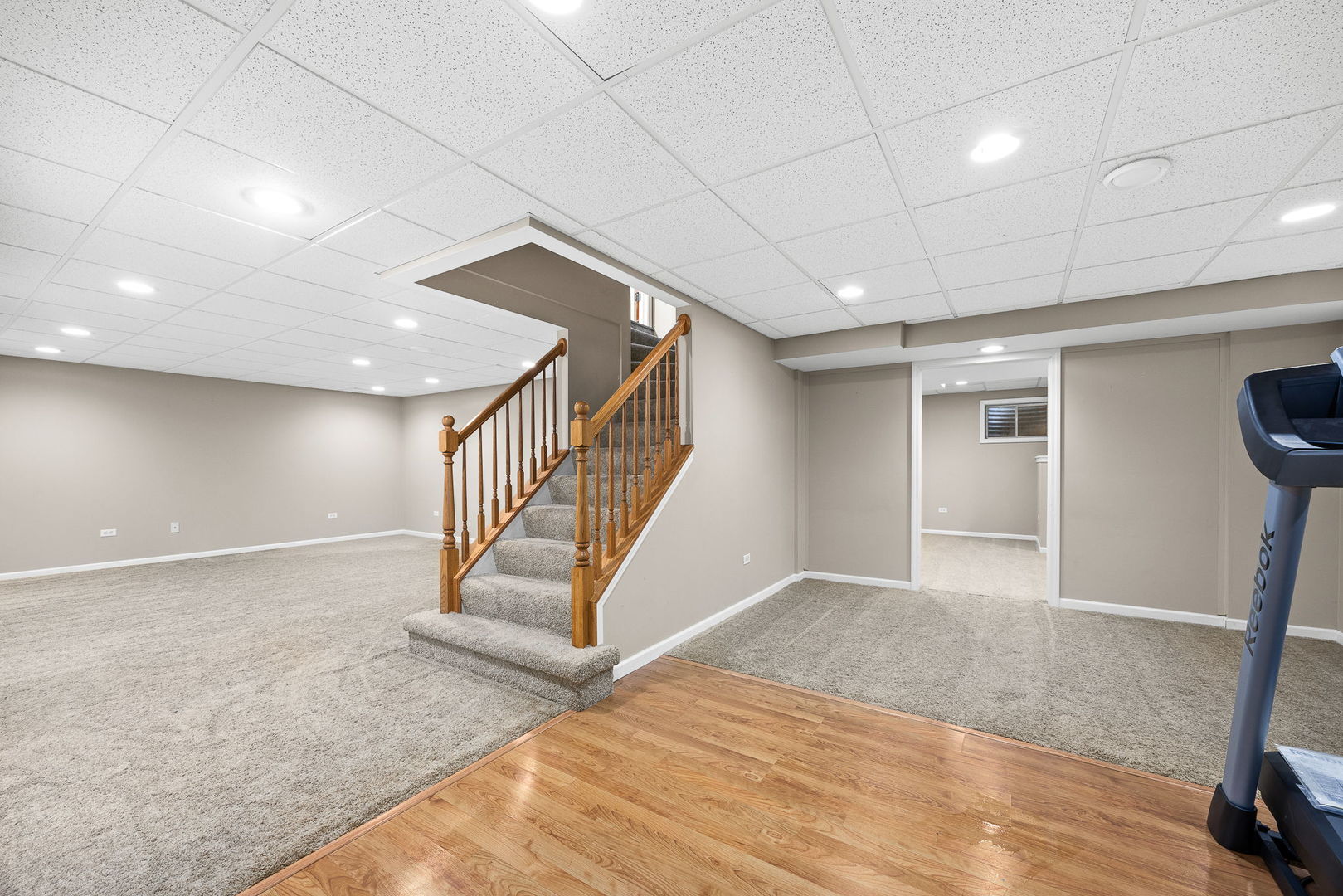 719 Pinecreek Drive, North Aurora, IL 60542