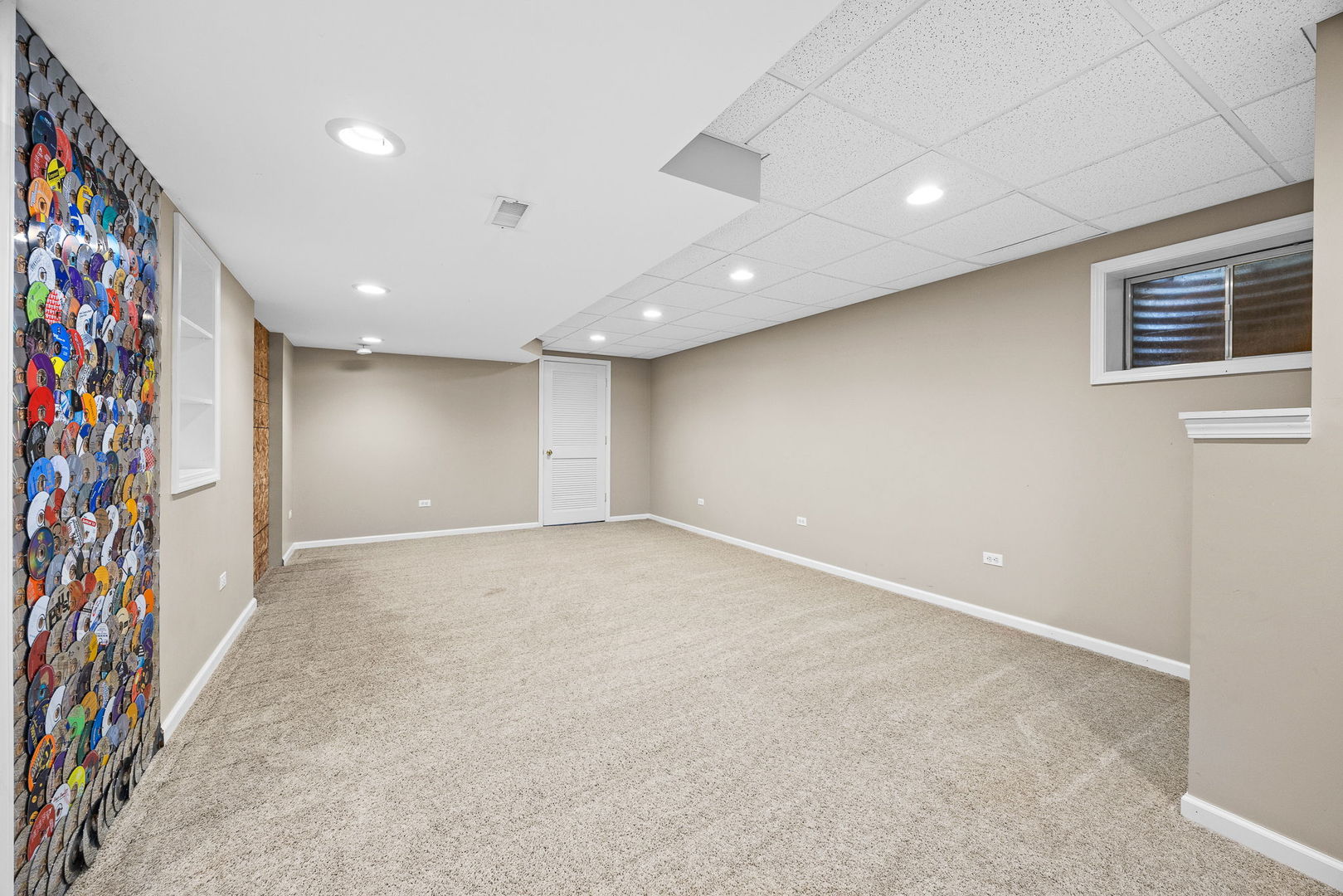 719 Pinecreek Drive, North Aurora, IL 60542