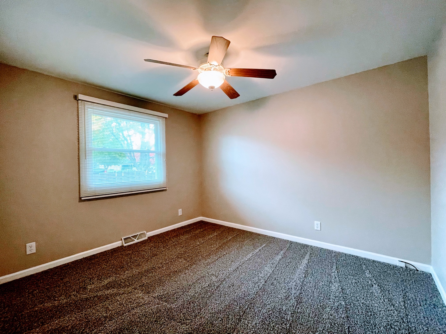 167 W Carol Avenue, Cortland, IL 60112