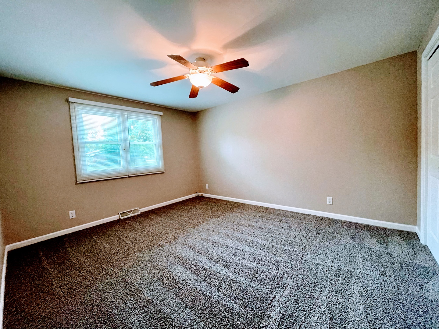 167 W Carol Avenue, Cortland, IL 60112