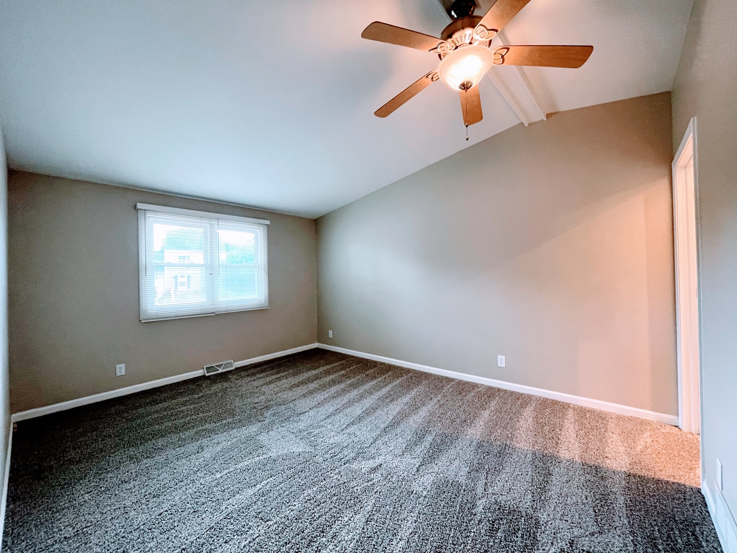 167 W Carol Avenue, Cortland, IL 60112