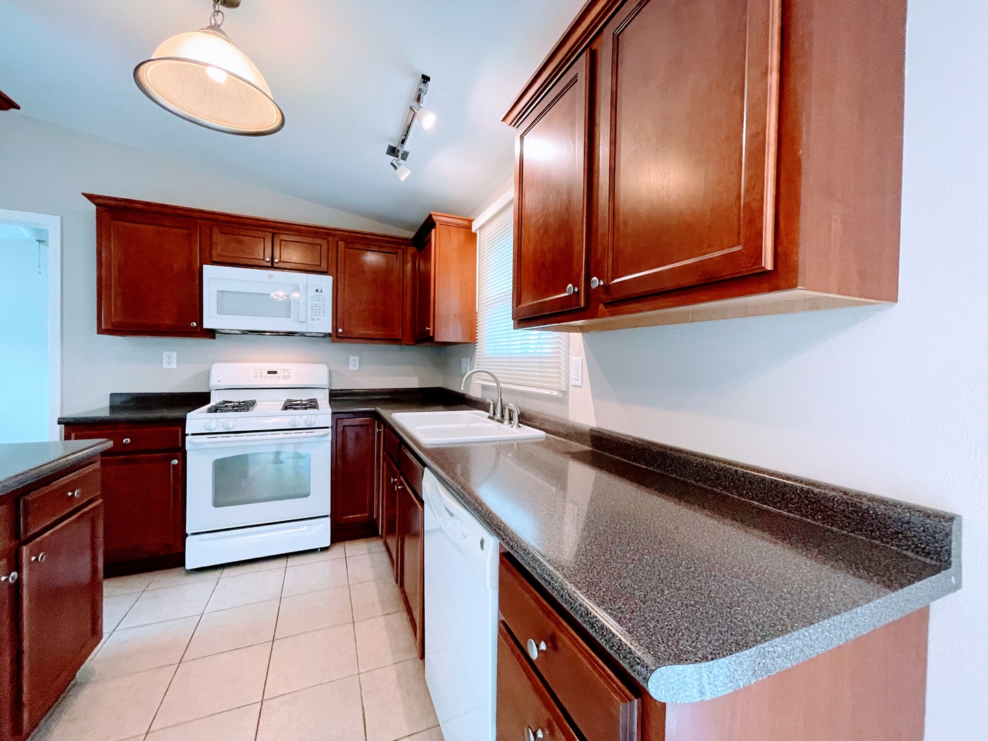 167 W Carol Avenue, Cortland, IL 60112