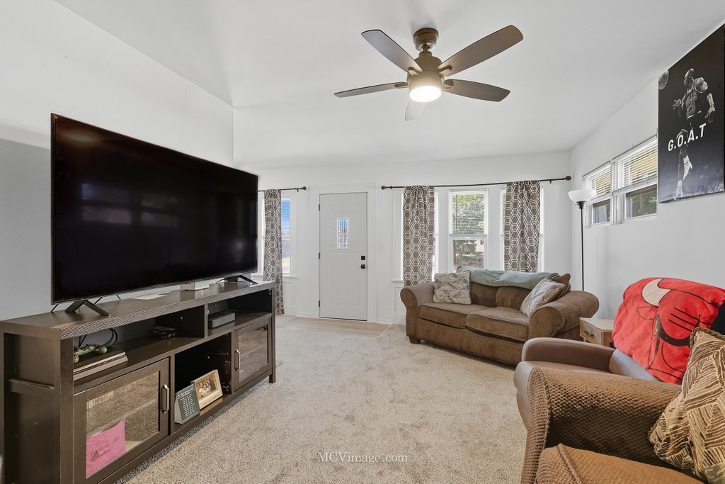 164 S Calumet Avenue, Aurora, IL 60506