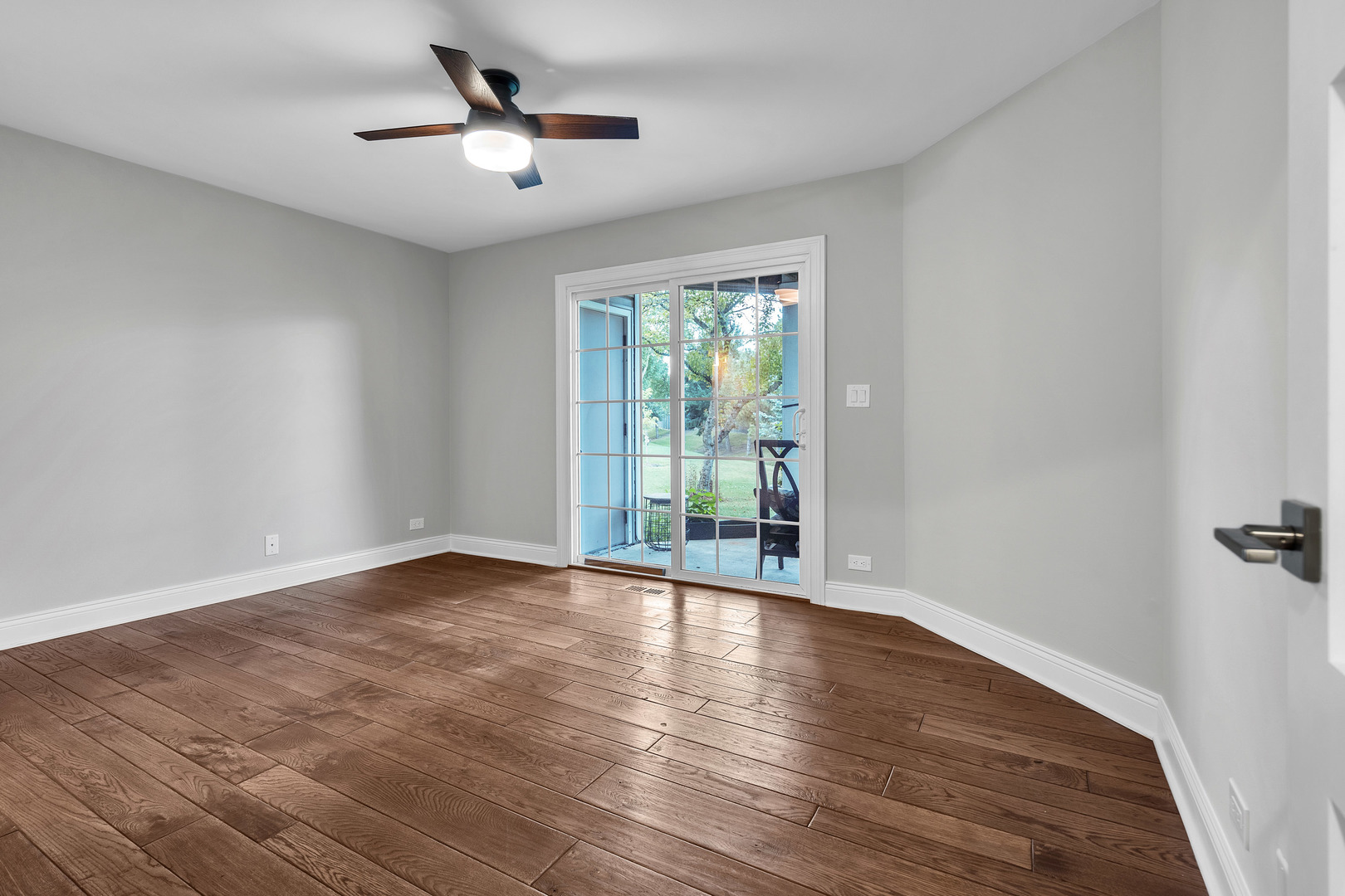 385 Wexford Court, Carol Stream, IL 60188