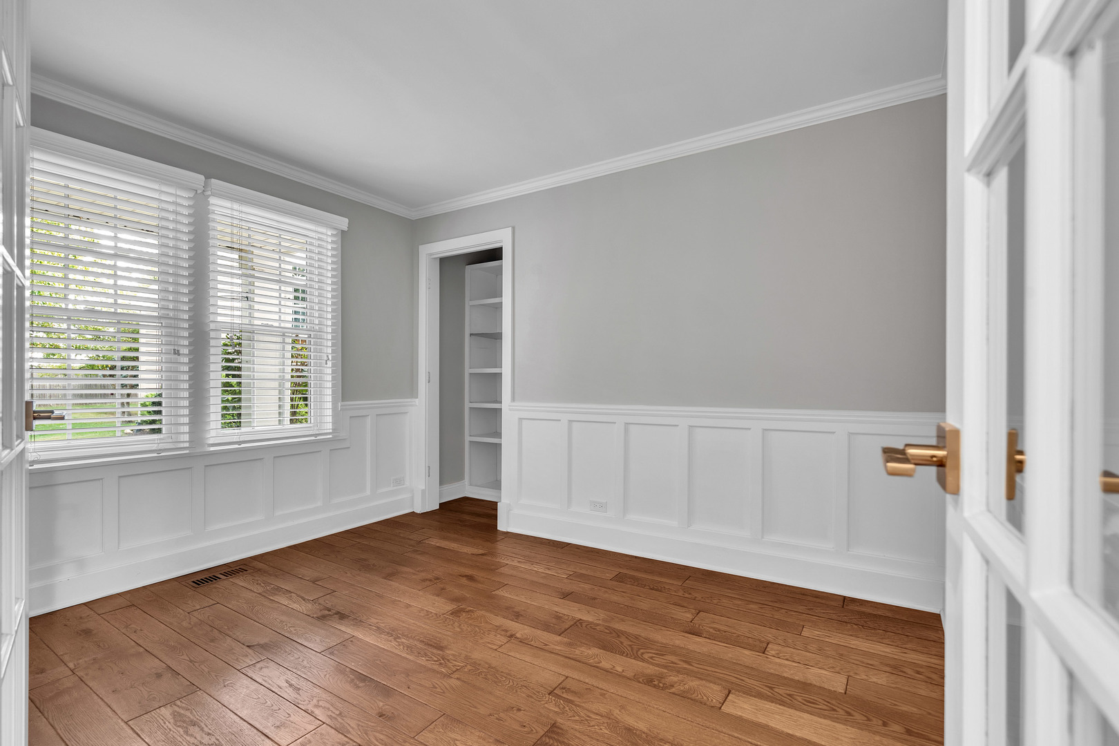 385 Wexford Court, Carol Stream, IL 60188