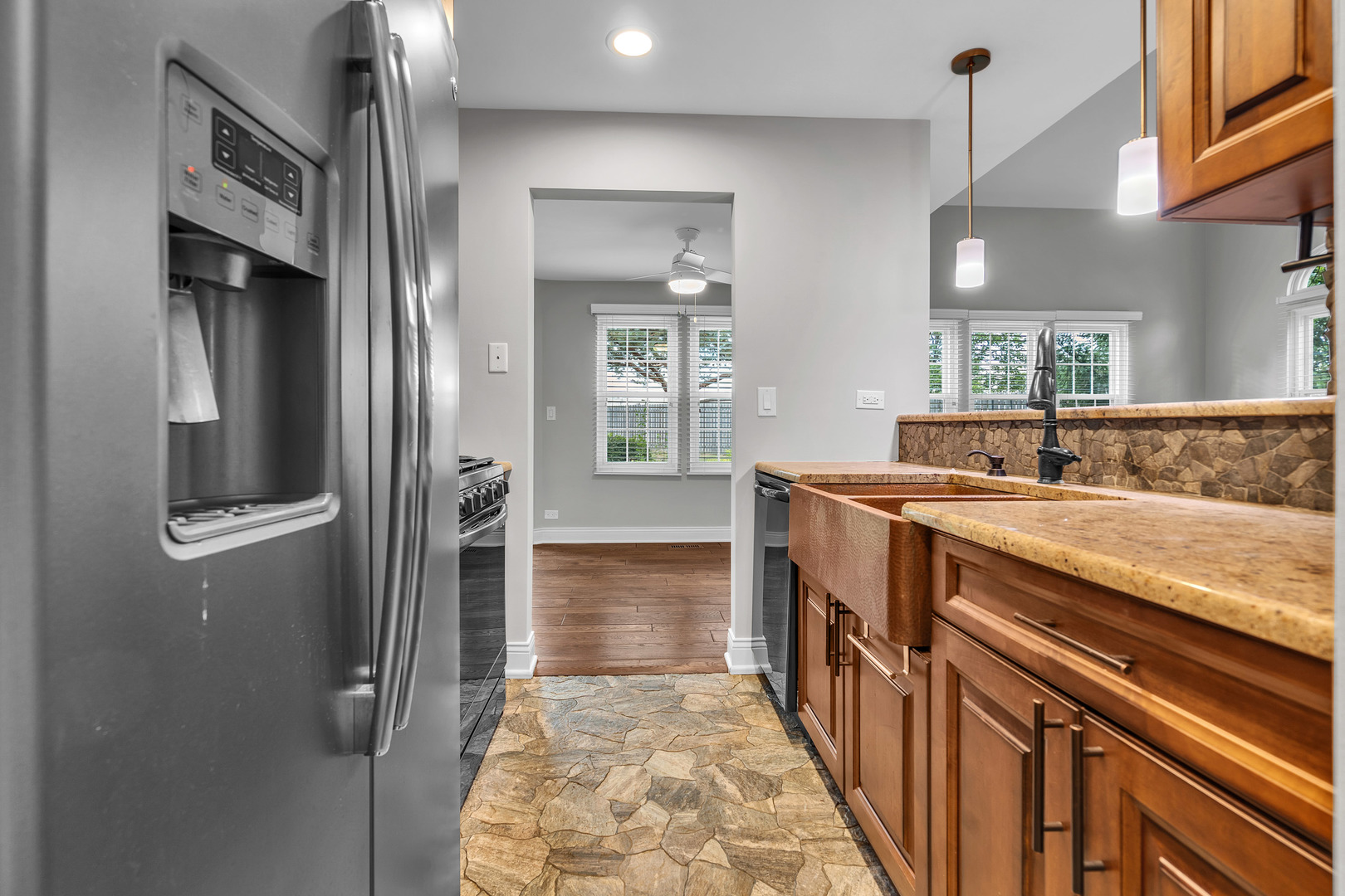 385 Wexford Court, Carol Stream, IL 60188