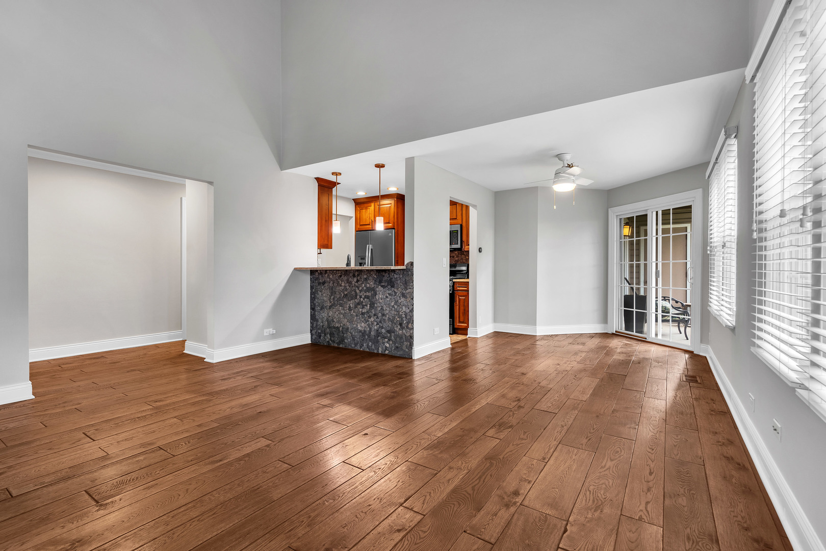 385 Wexford Court, Carol Stream, IL 60188