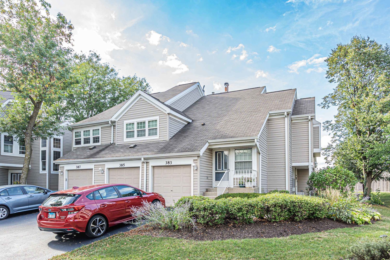 385 Wexford Court, Carol Stream, IL 60188