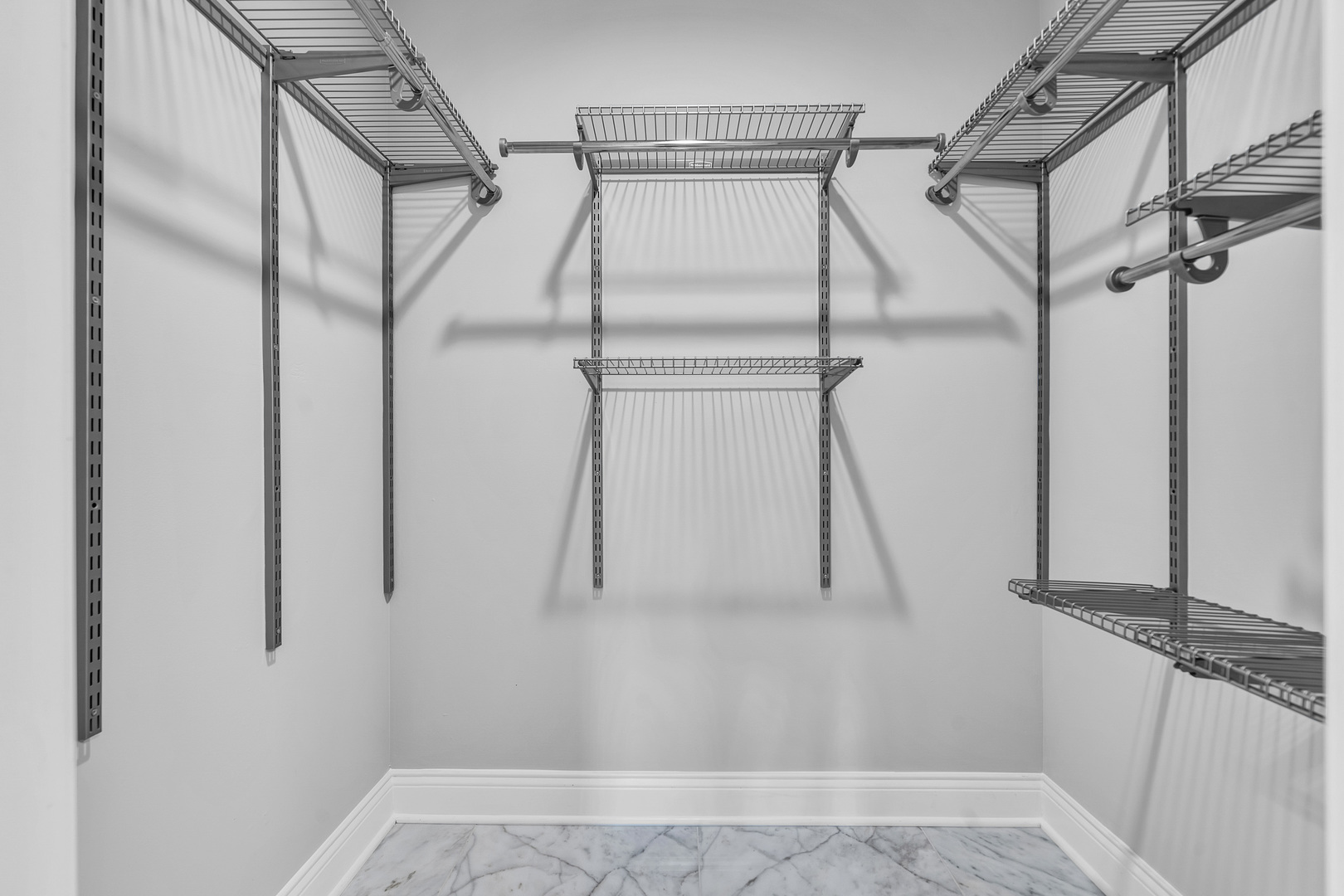 385 Wexford Court, Carol Stream, IL 60188