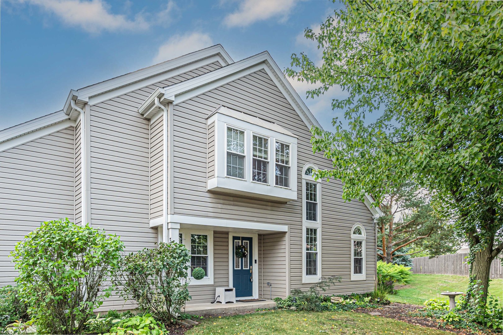 385 Wexford Court, Carol Stream, IL 60188