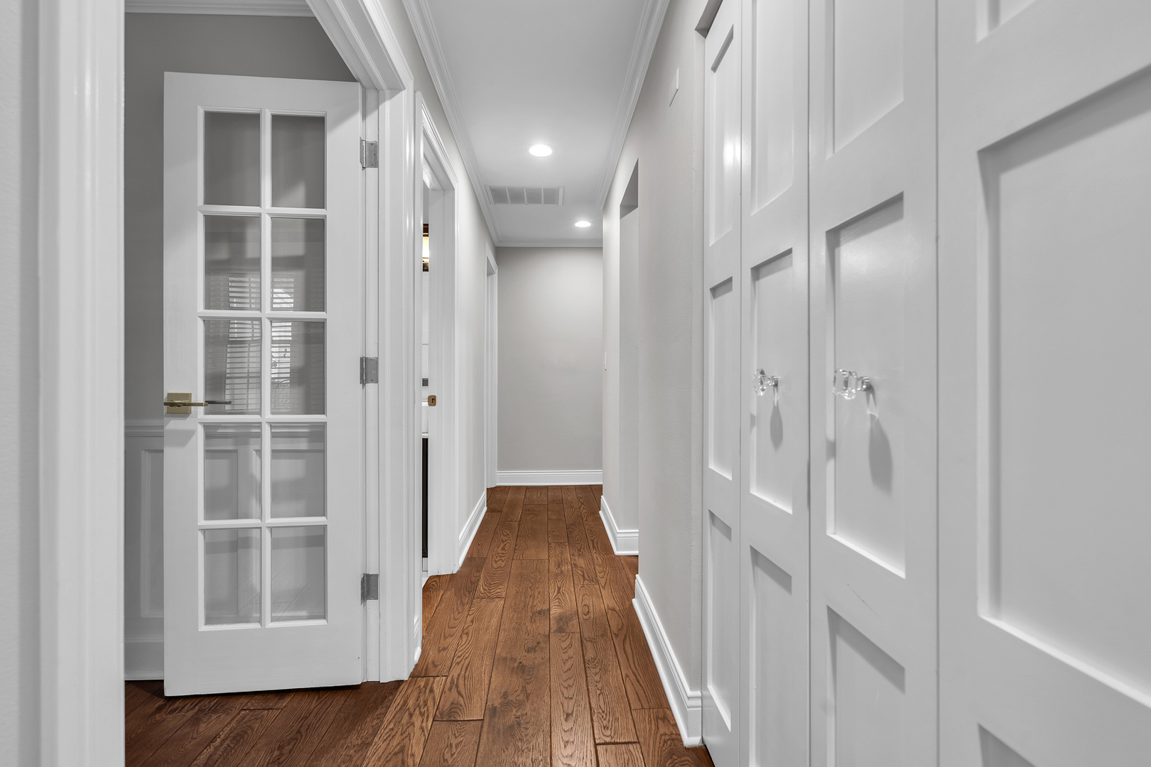 385 Wexford Court, Carol Stream, IL 60188