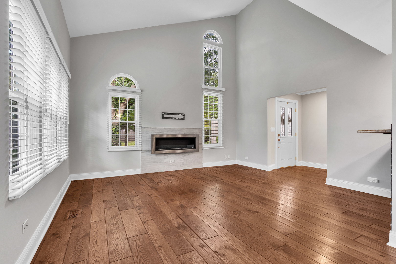 385 Wexford Court, Carol Stream, IL 60188