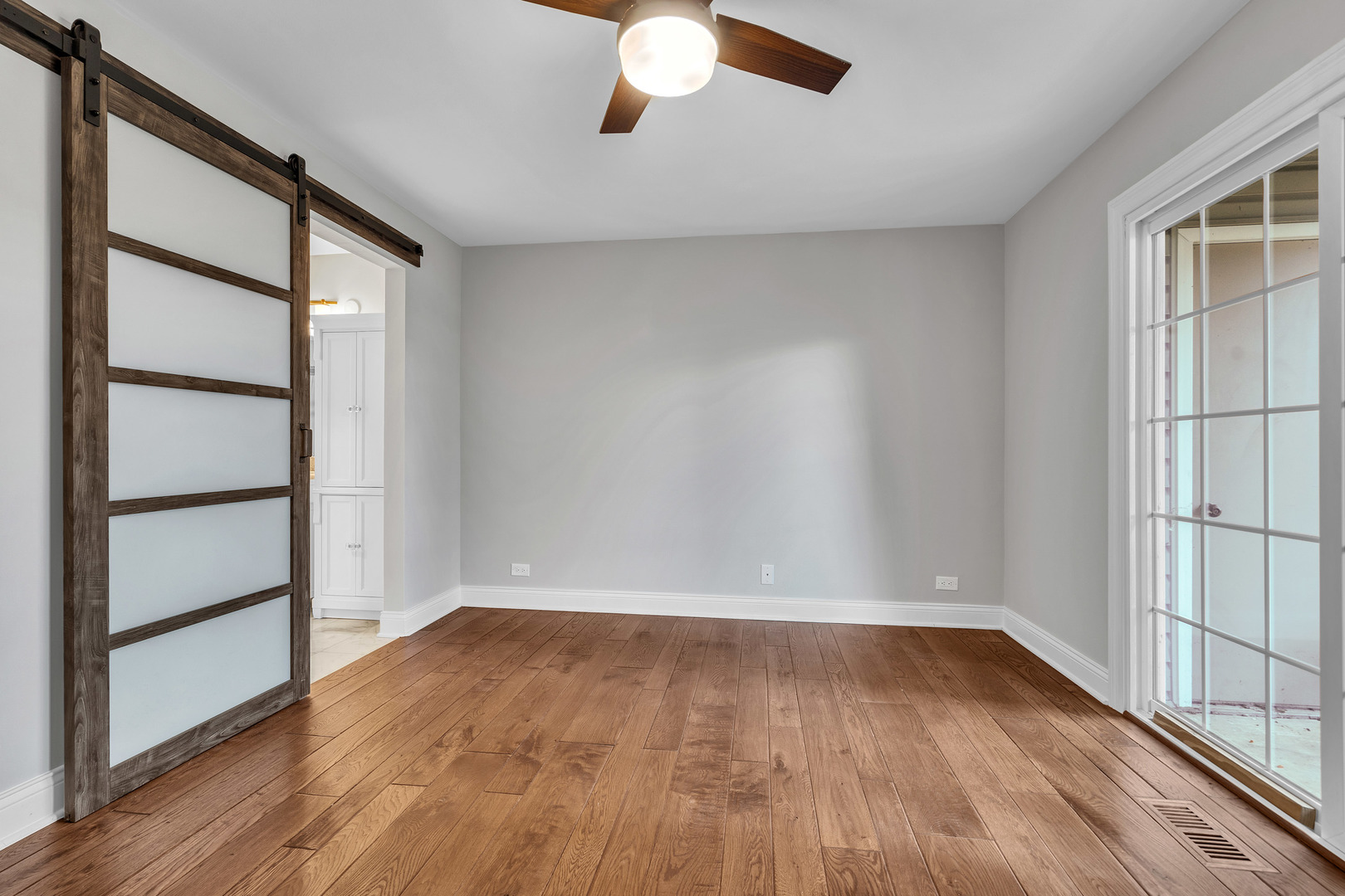 385 Wexford Court, Carol Stream, IL 60188