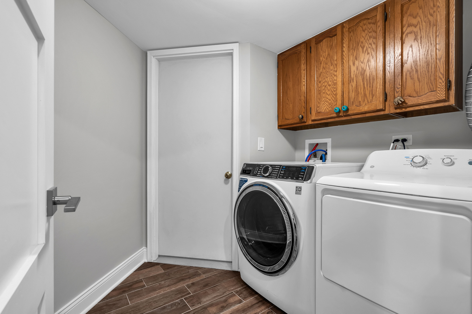 385 Wexford Court, Carol Stream, IL 60188