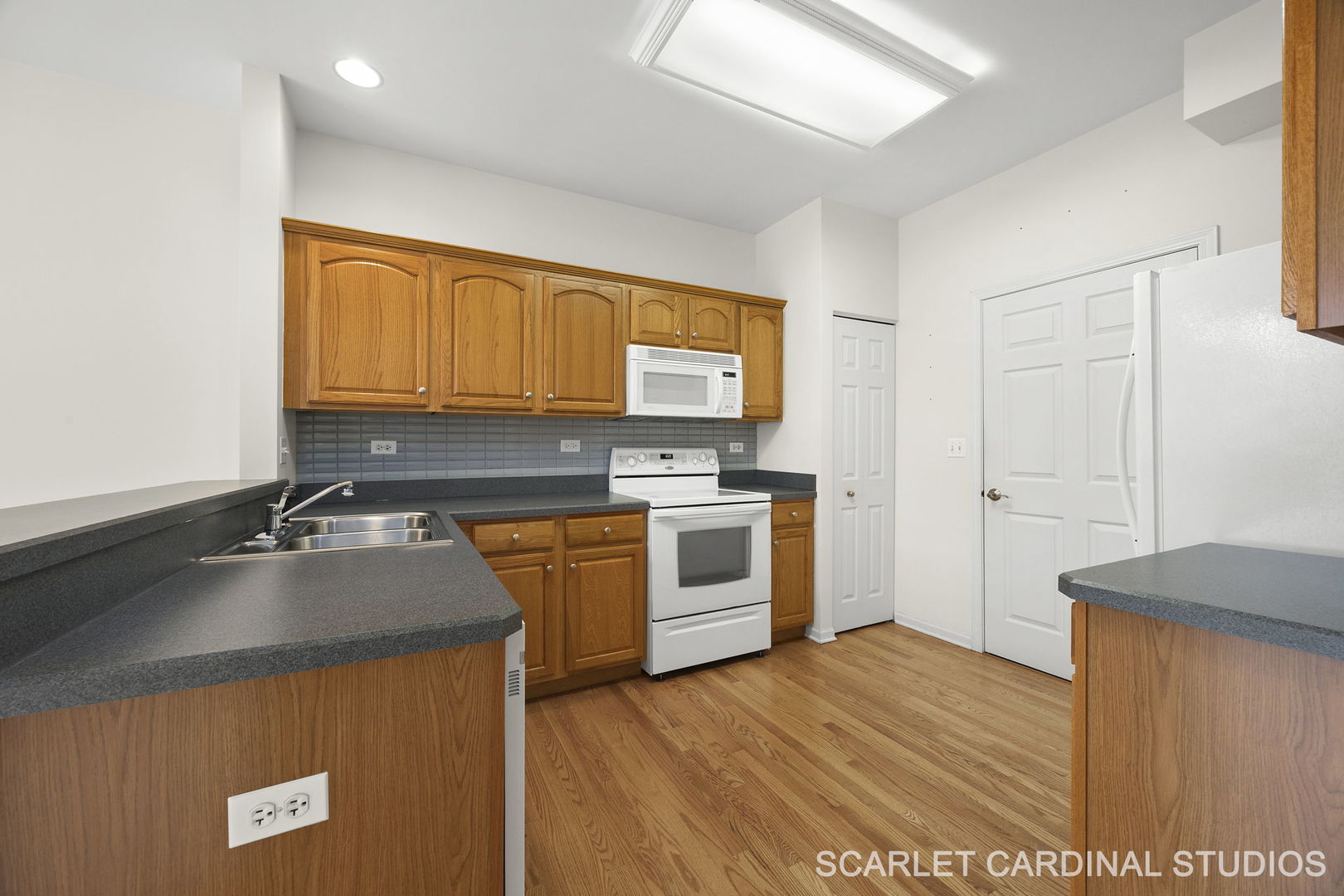 869 Cambridge Drive, Batavia, IL 60510