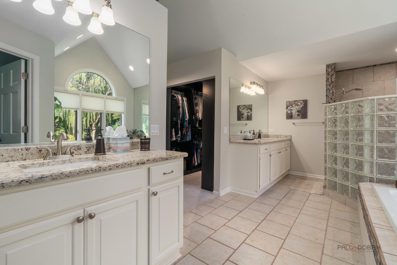 21560 W Hampshire Place, Mundelein, IL 60060