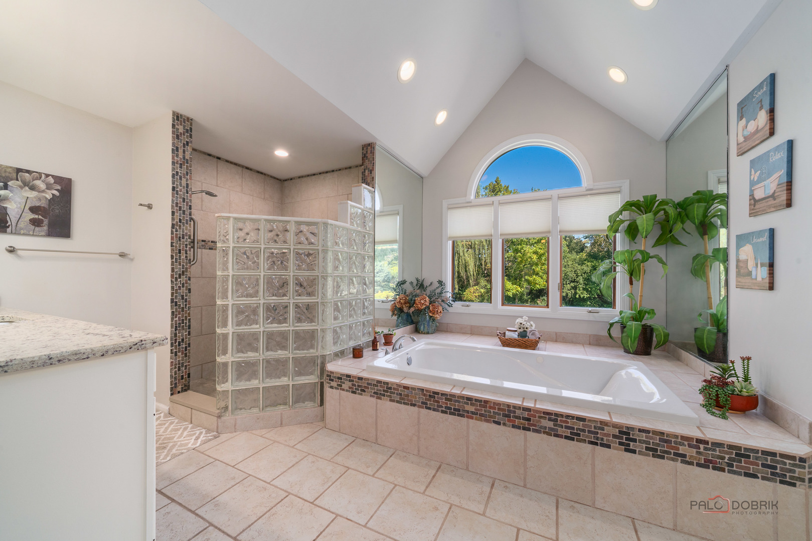 21560 W Hampshire Place, Mundelein, IL 60060