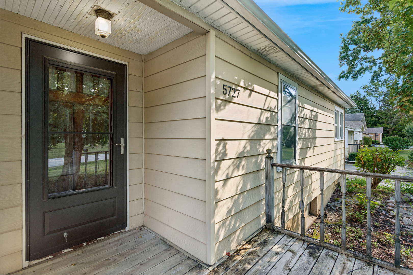 5727 Woodward Avenue, Downers Grove, IL 60516
