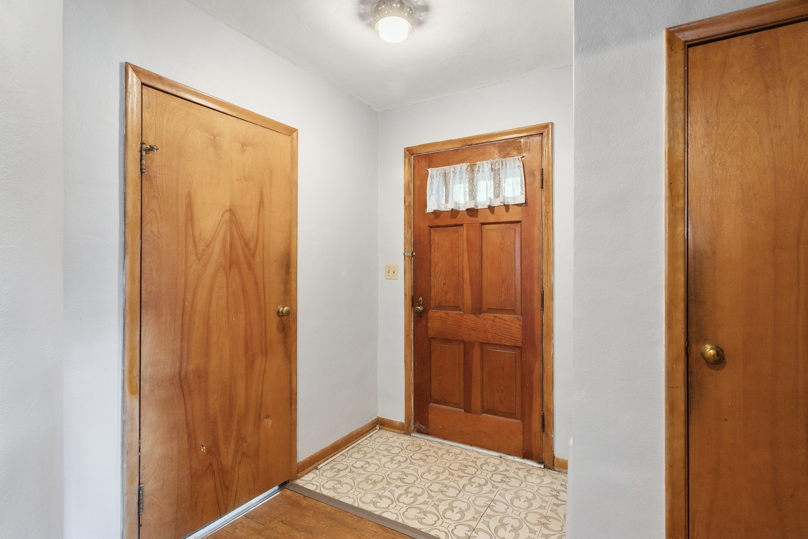 5727 Woodward Avenue, Downers Grove, IL 60516