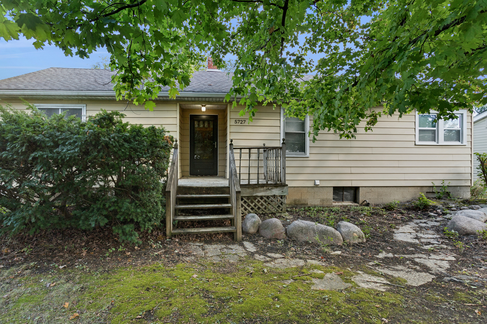 5727 Woodward Avenue, Downers Grove, IL 60516
