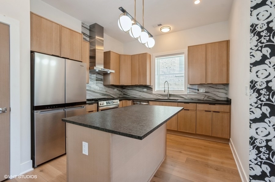456 E Oakwood Boulevard #3, Chicago, IL 60653