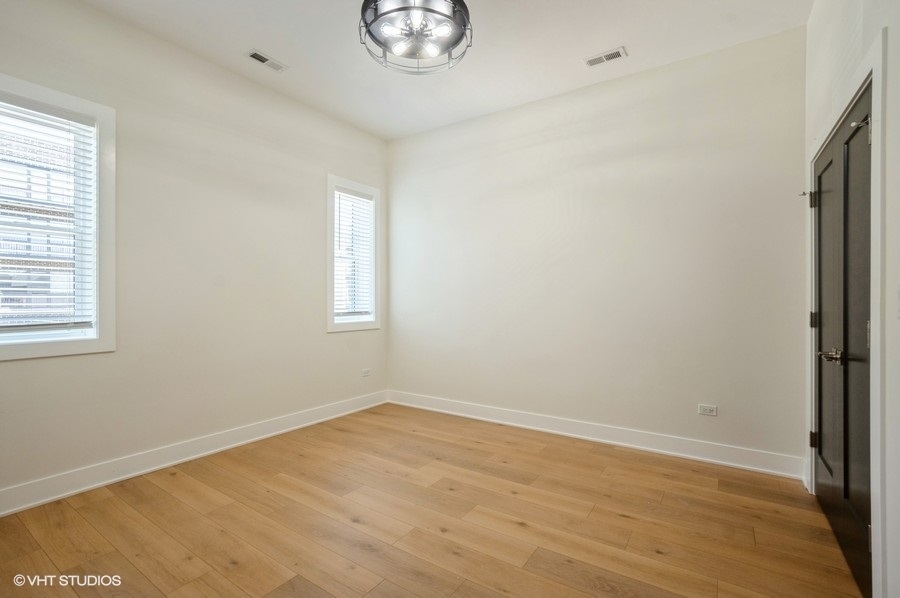 456 E Oakwood Boulevard #3, Chicago, IL 60653