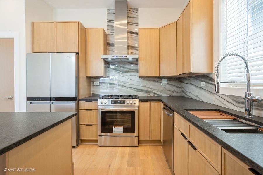 456 E Oakwood Boulevard #3, Chicago, IL 60653
