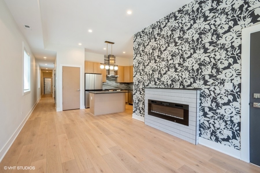 456 E Oakwood Boulevard #3, Chicago, IL 60653