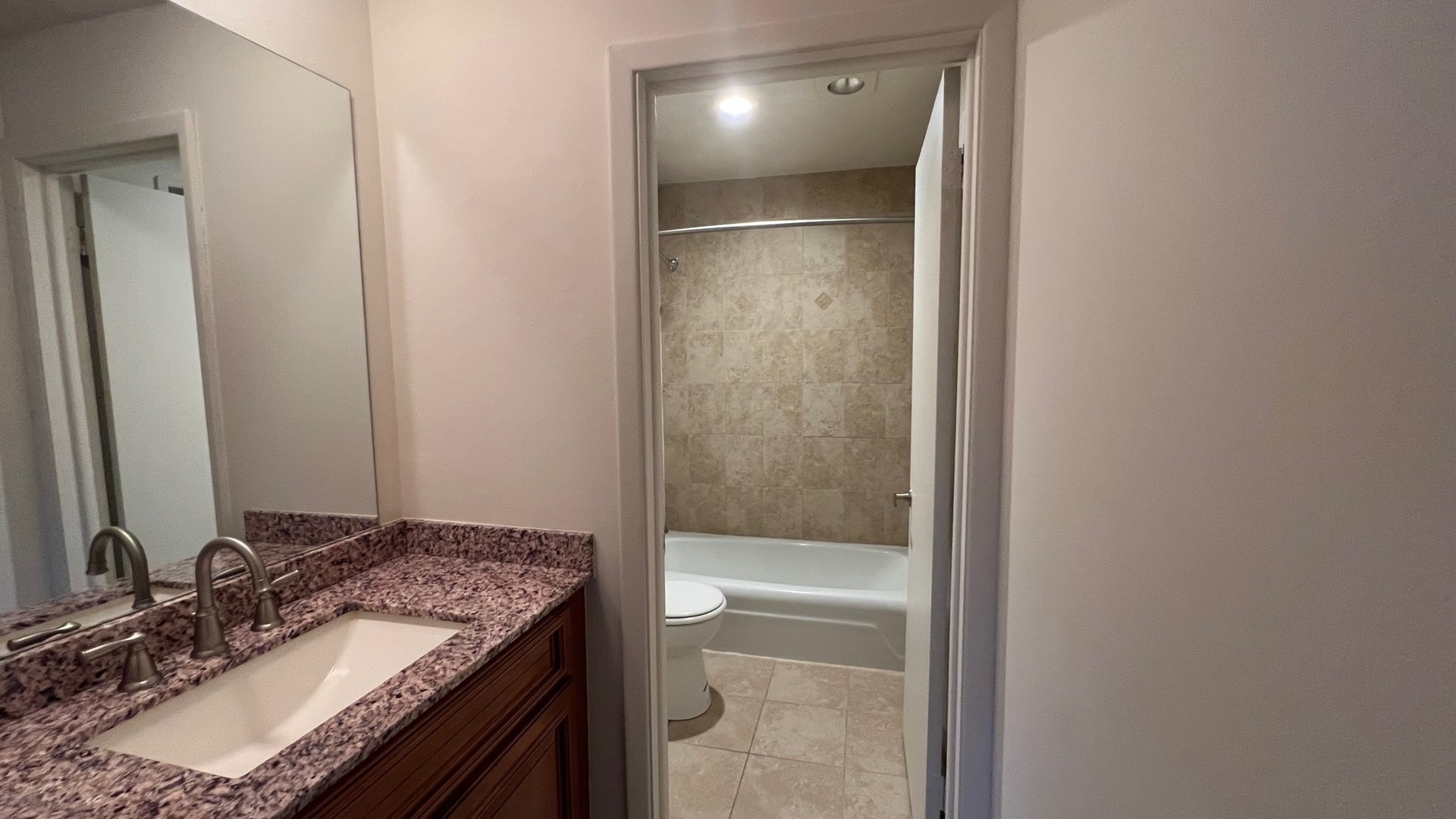 850 S Lorraine Road #3L, Wheaton, IL 60189
