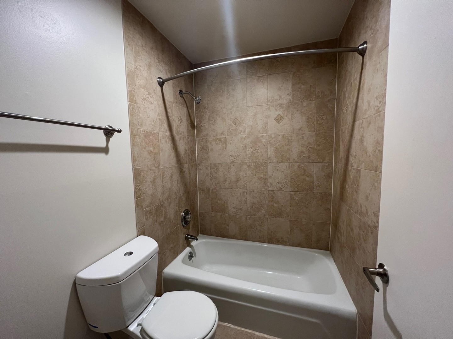 850 S Lorraine Road #3L, Wheaton, IL 60189