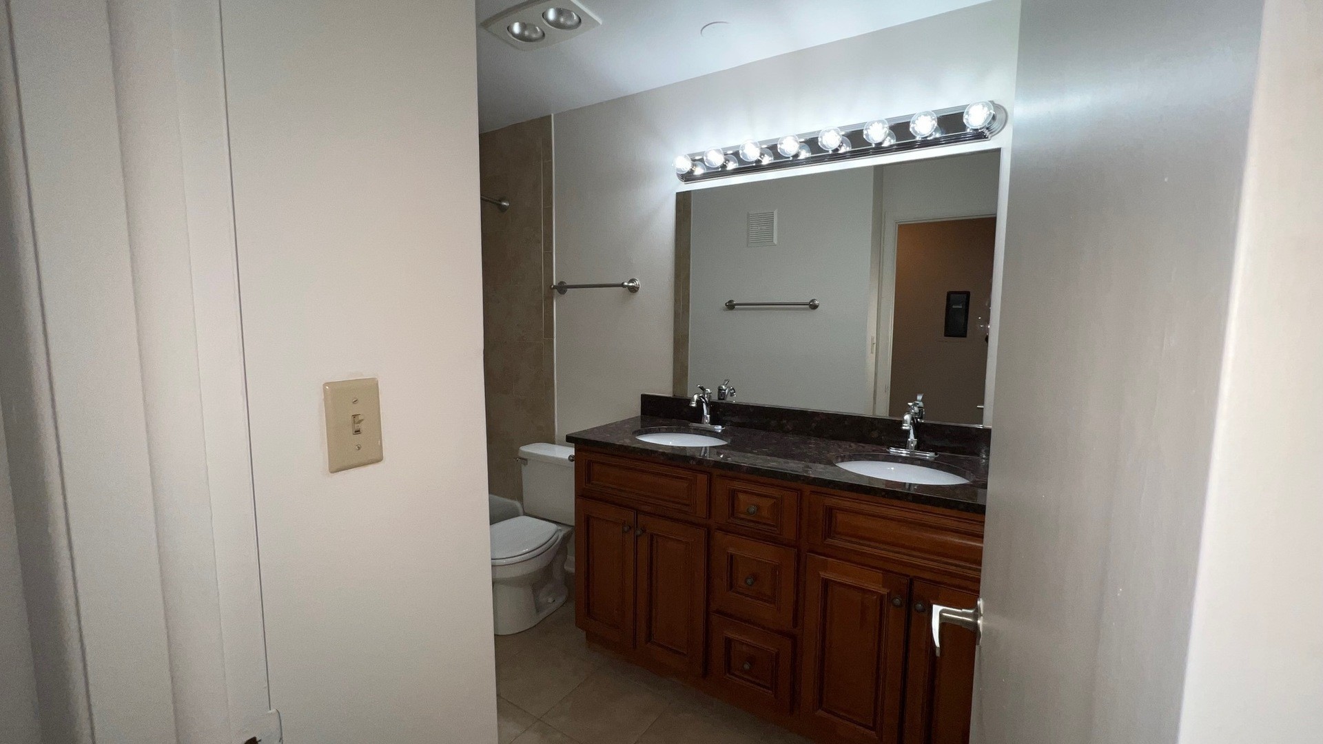 850 S Lorraine Road #3L, Wheaton, IL 60189