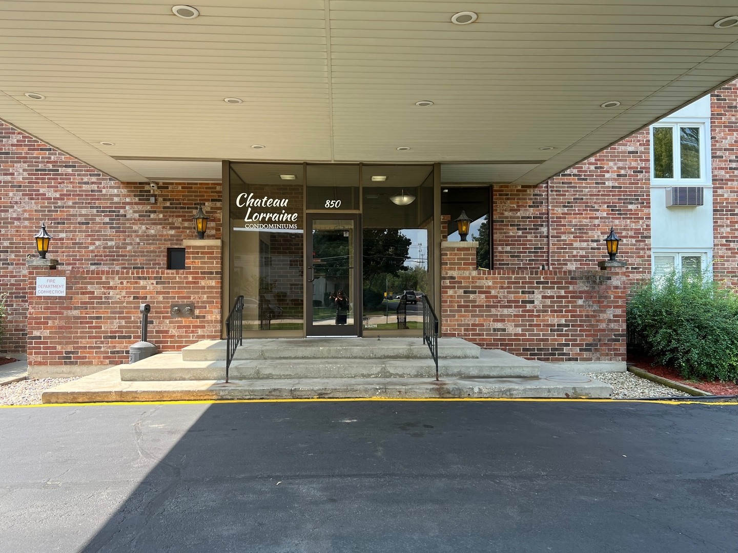 850 S Lorraine Road #3L, Wheaton, IL 60189