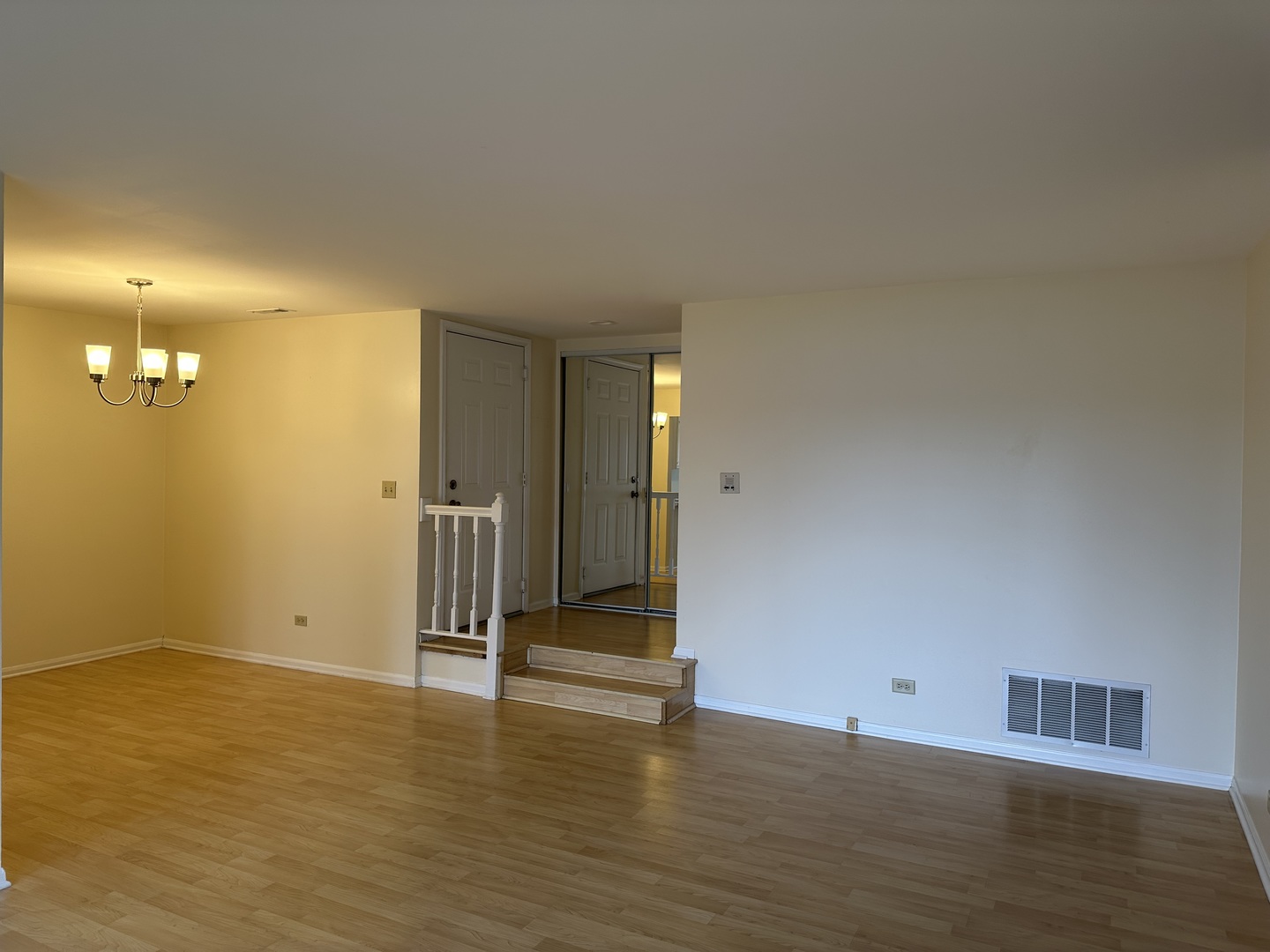 1250 N Streamwood Lane #338, Vernon Hills, IL 60061