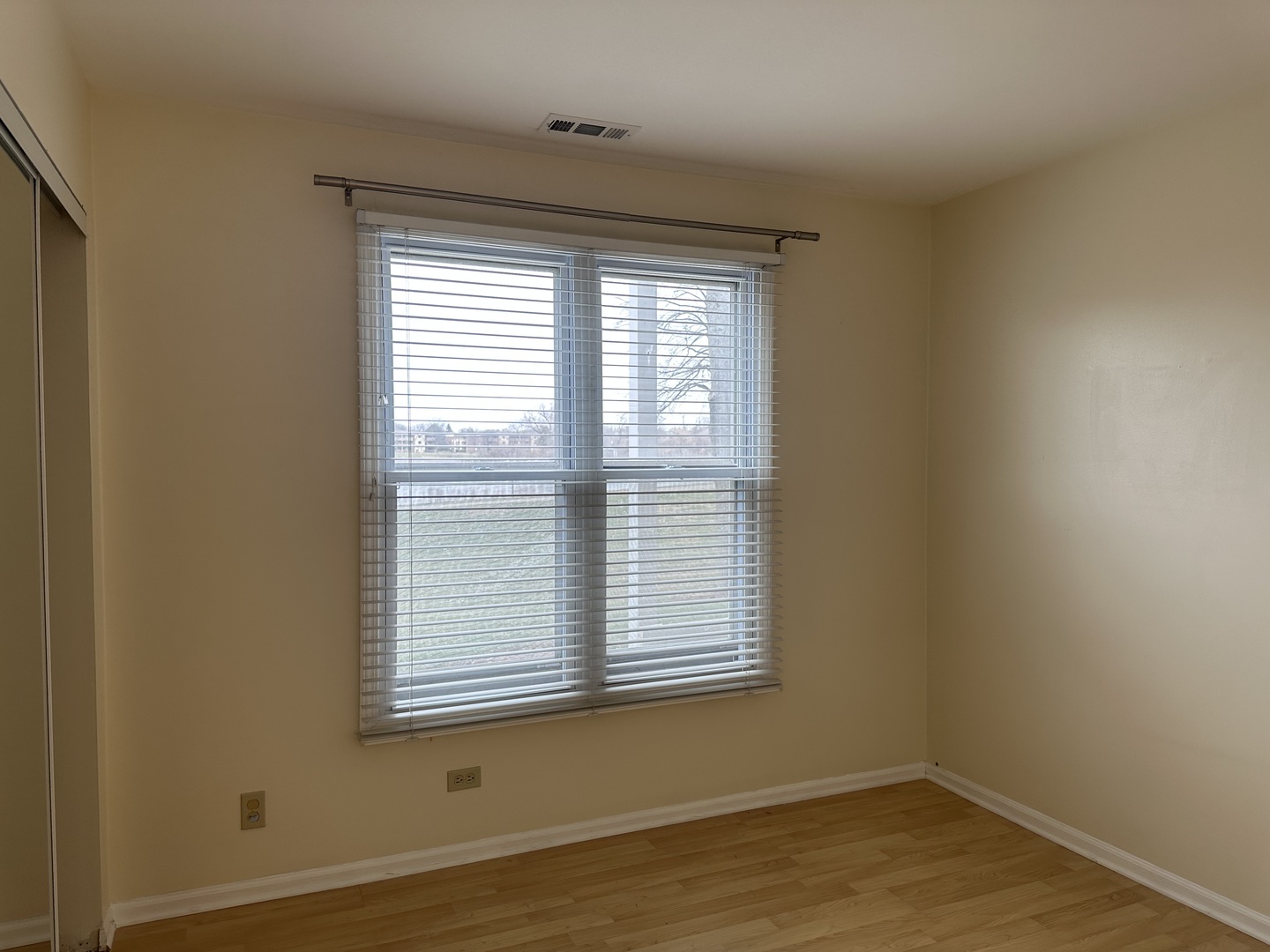 1250 N Streamwood Lane #338, Vernon Hills, IL 60061