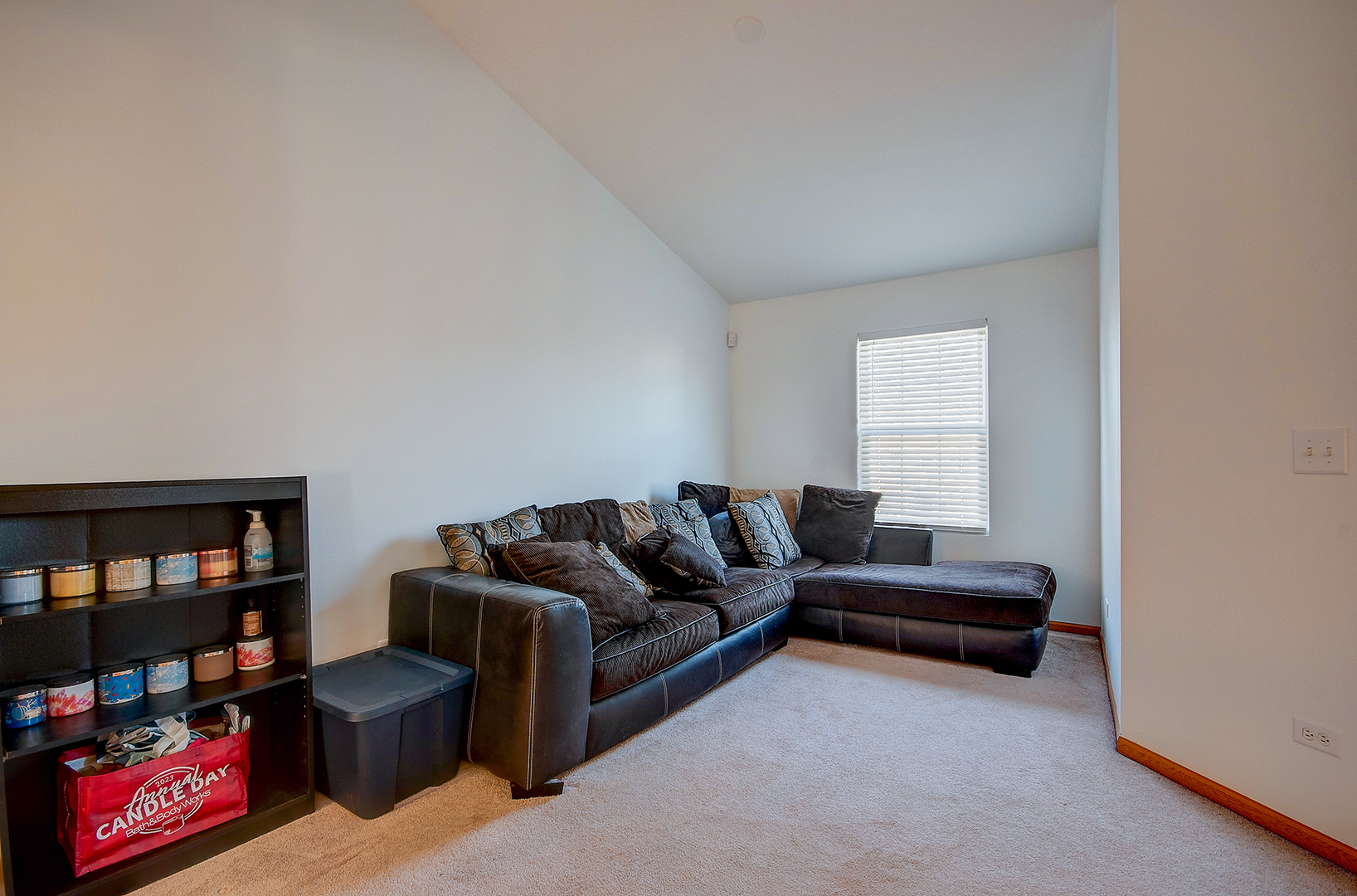 939 E Savannah Drive, Romeoville, IL 60446