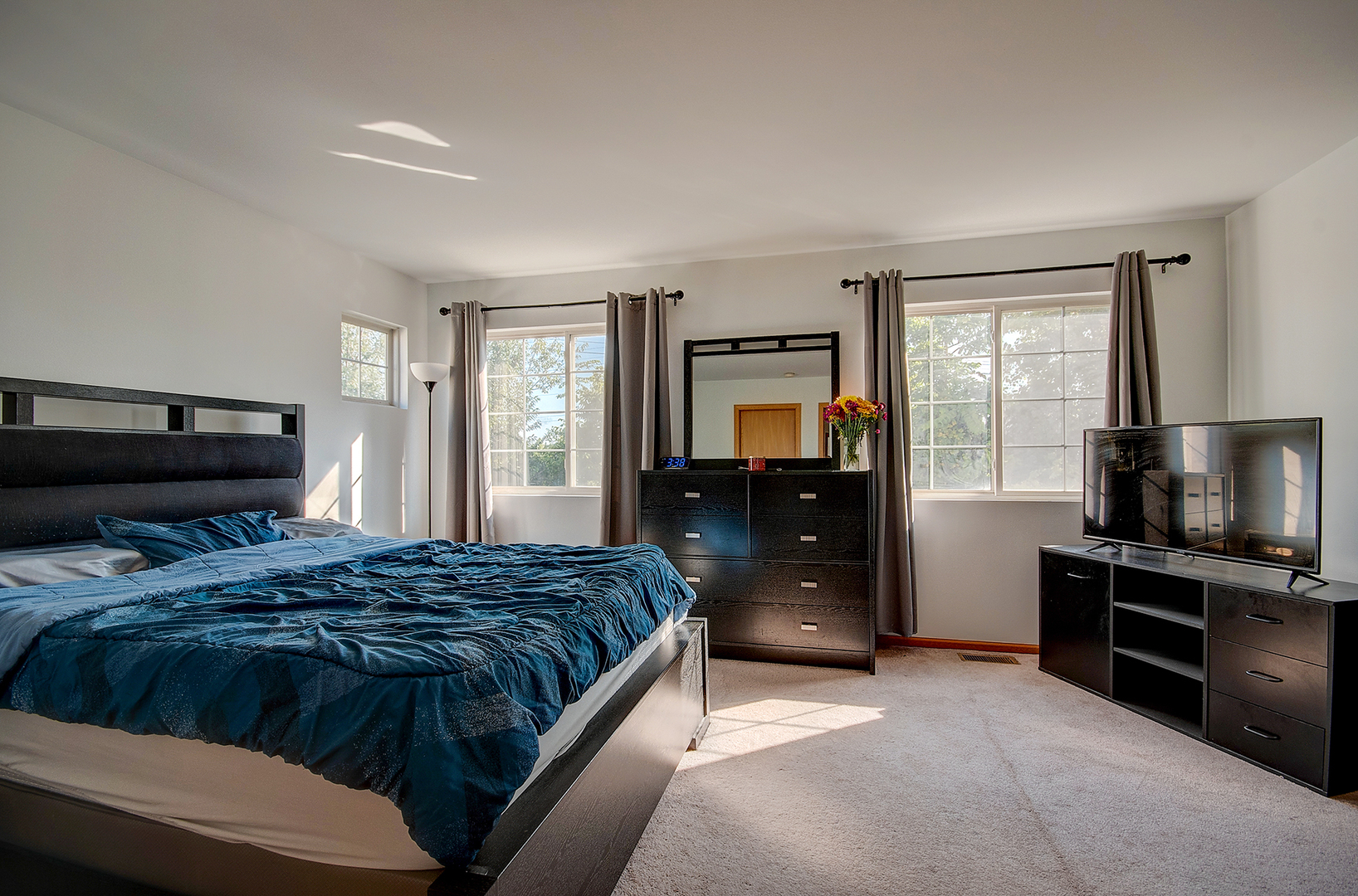 939 E Savannah Drive, Romeoville, IL 60446