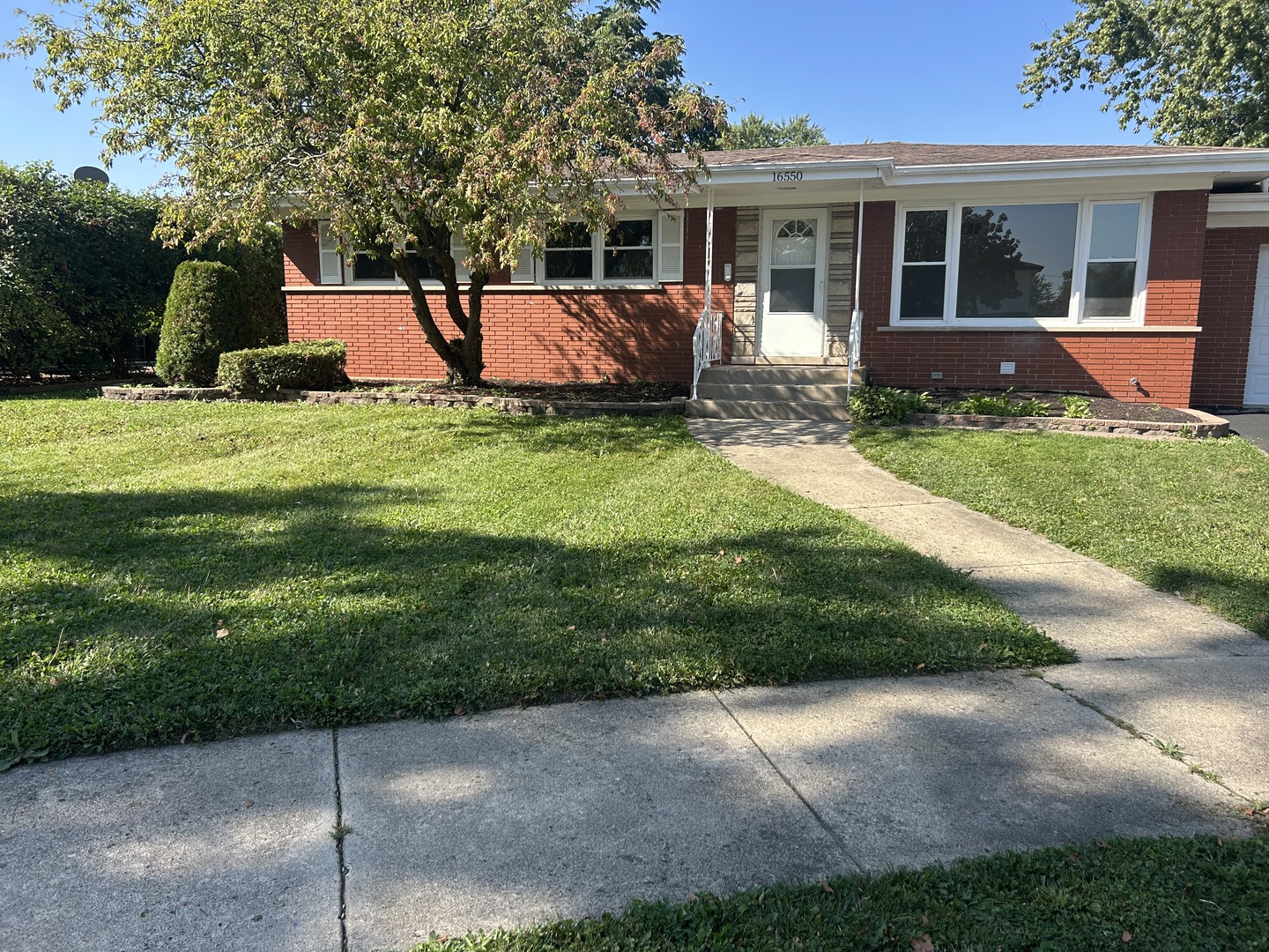 16550 Elm Court, South Holland, IL 60473