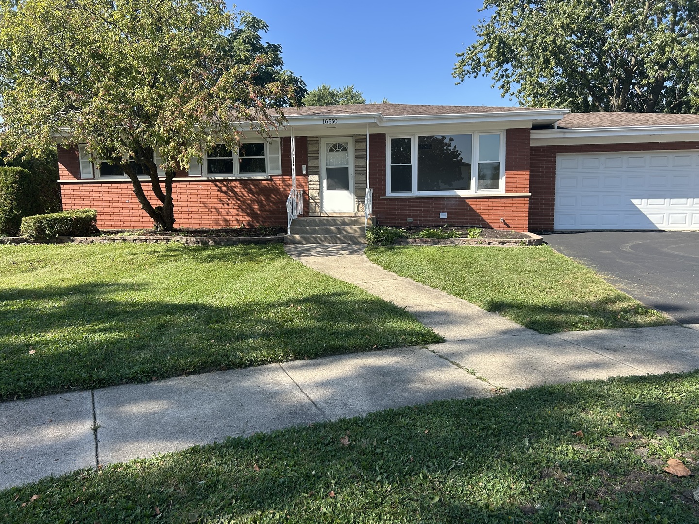 16550 Elm Court, South Holland, IL 60473