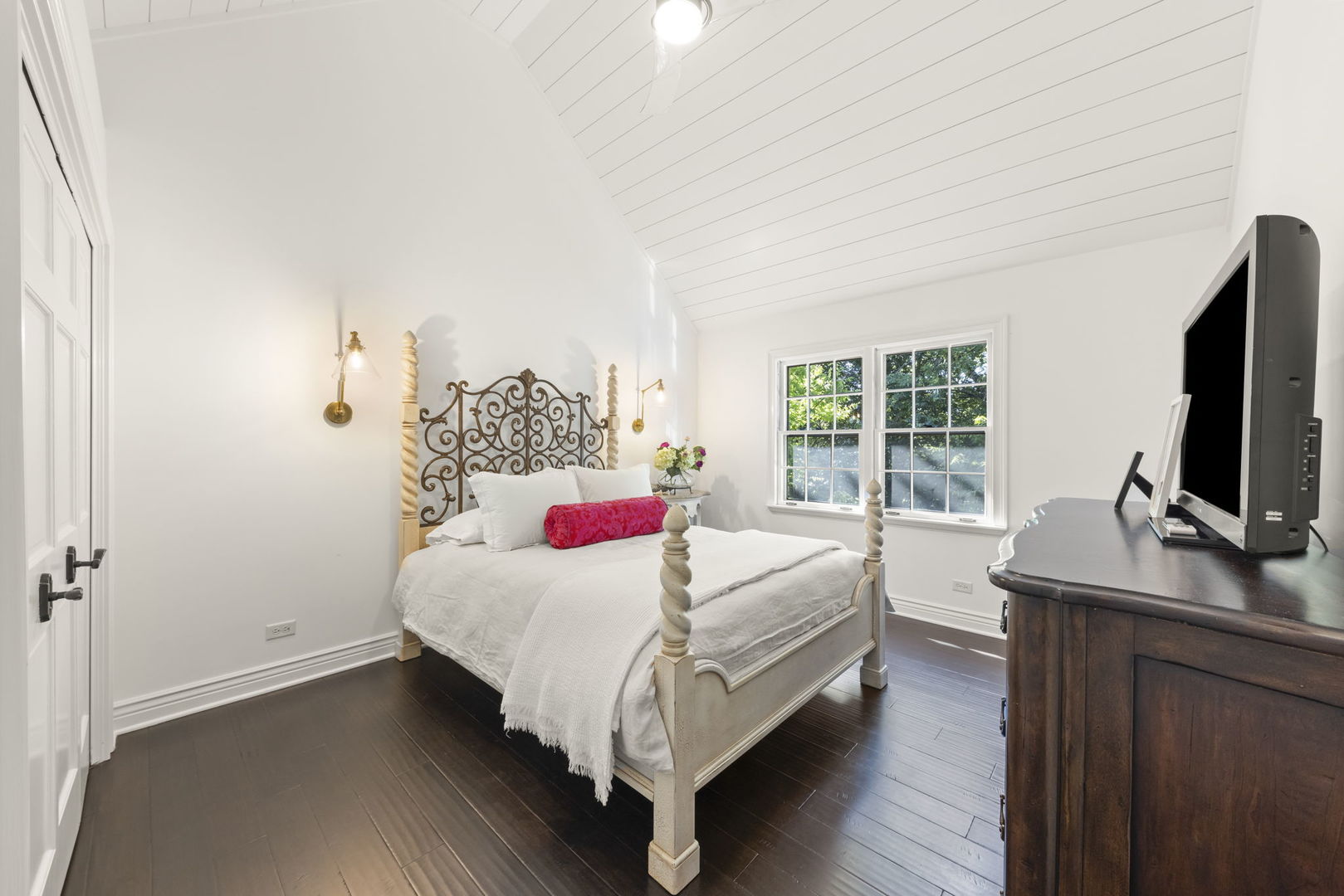 6524 Greene Road, Woodridge, IL 60517