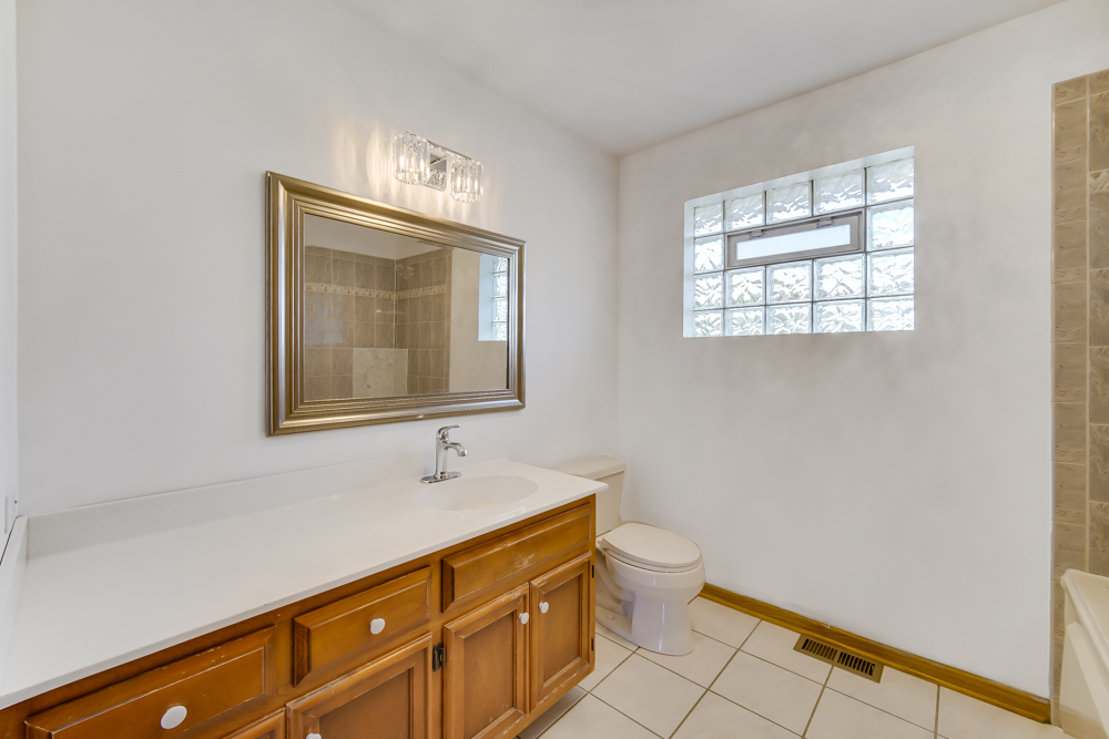 192 W 28th Street, South Chicago Heights, IL 60411