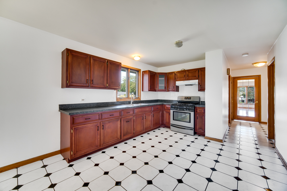 192 W 28th Street, South Chicago Heights, IL 60411