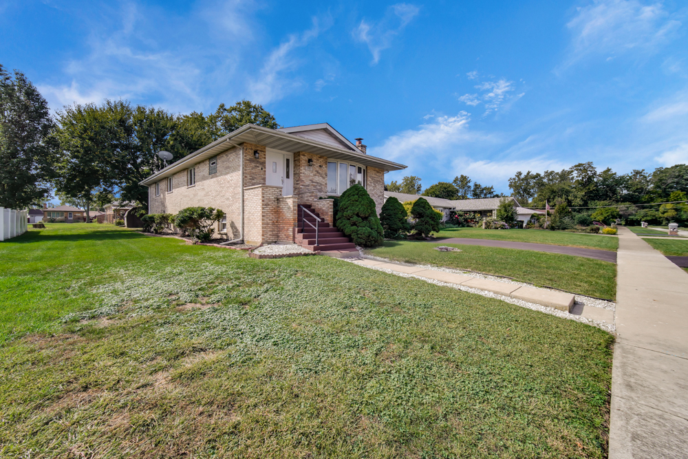 192 W 28th Street, South Chicago Heights, IL 60411