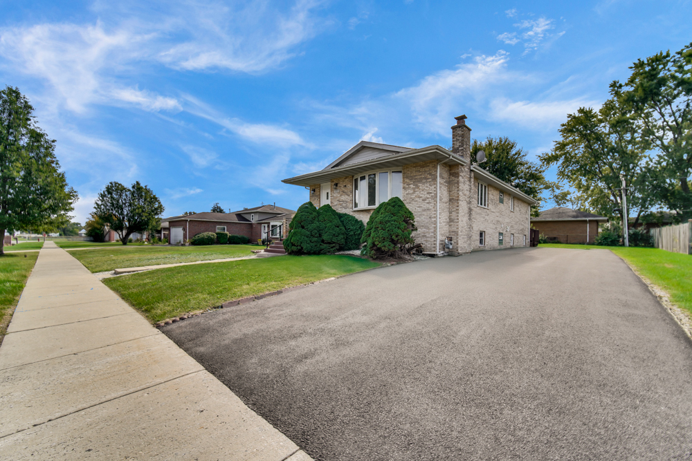 192 W 28th Street, South Chicago Heights, IL 60411