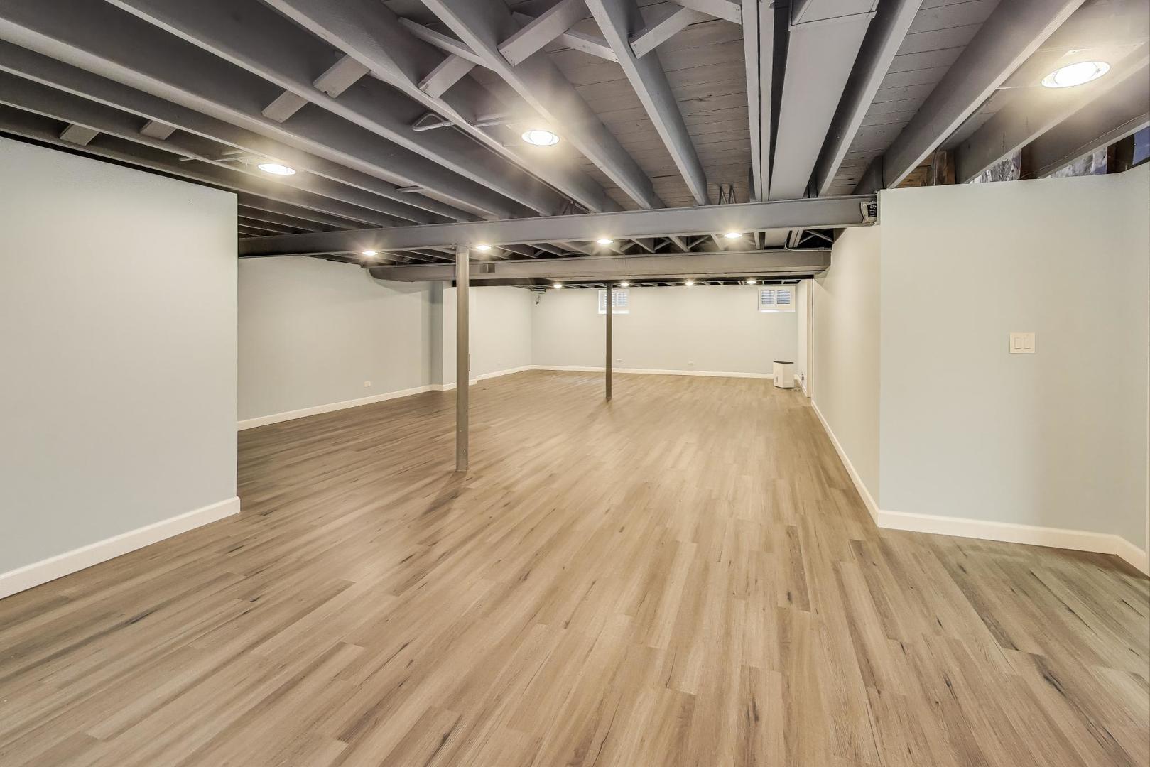 811 S Na Wa Ta Avenue, Mount Prospect, IL 60056