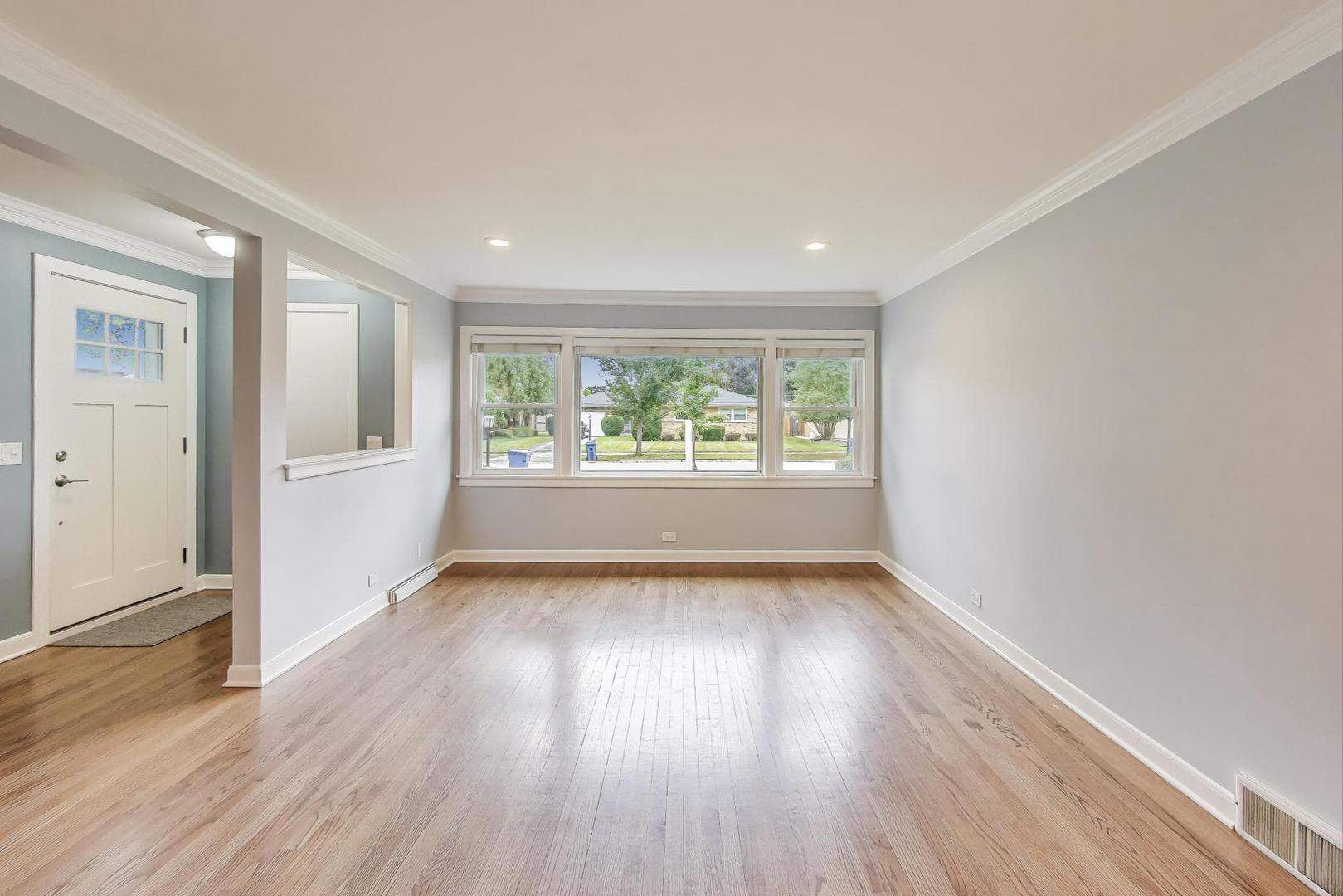 811 S Na Wa Ta Avenue, Mount Prospect, IL 60056