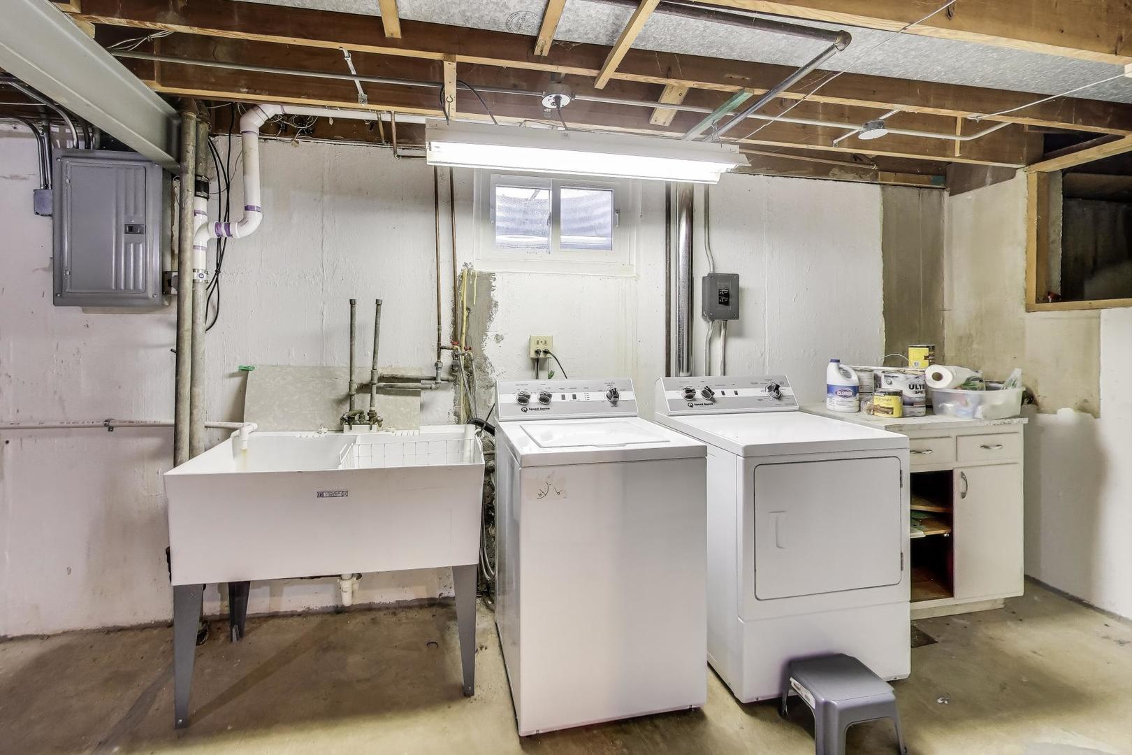 811 S Na Wa Ta Avenue, Mount Prospect, IL 60056
