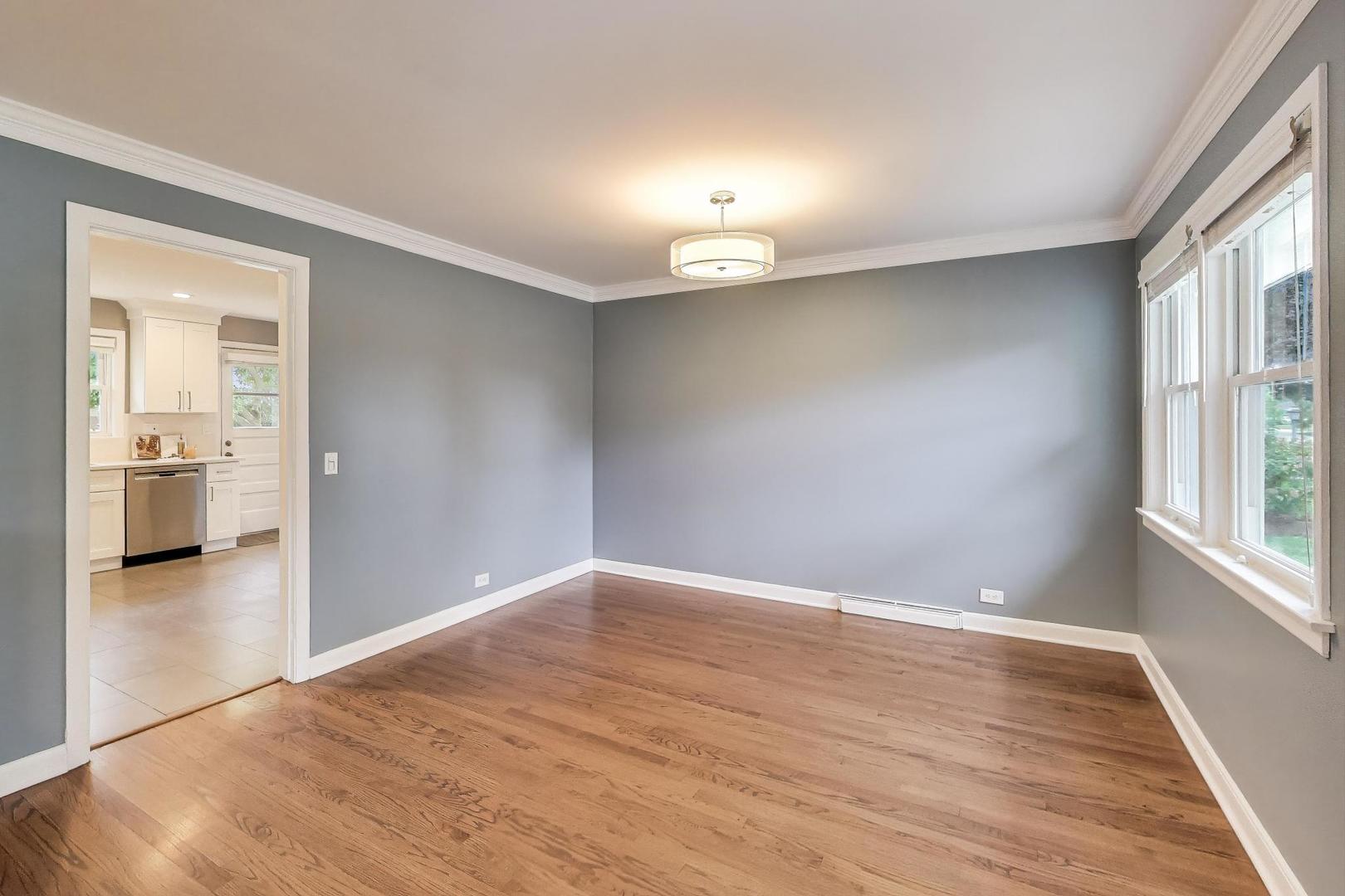 811 S Na Wa Ta Avenue, Mount Prospect, IL 60056