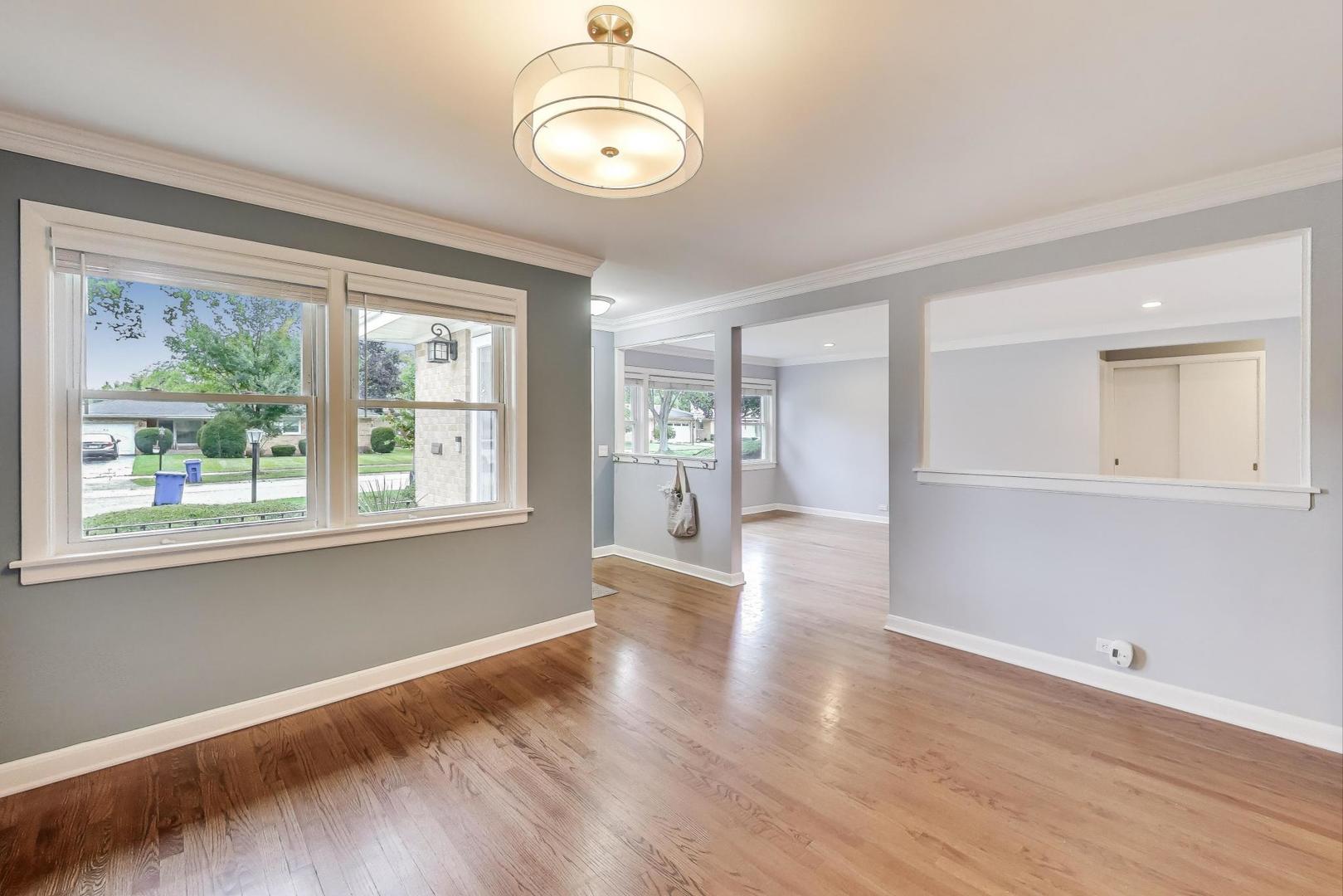 811 S Na Wa Ta Avenue, Mount Prospect, IL 60056